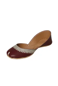 Maroon Embroidered Cruelty-Free Leather Juttis image 4