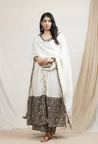 Set of 3: White Kalamkari Kurta, Pallazos and Off white Dupatta image 1