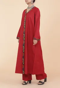 Cherry Red Loose-Fit Handwoven Kullu Patti Detailed Cashmilon Kurta image 2