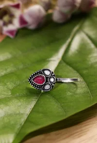 Scarlet Leaf Whisper Nosepin image 1