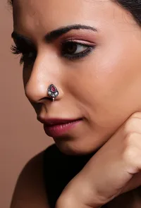 Scarlet Leaf Whisper Nosepin image 6