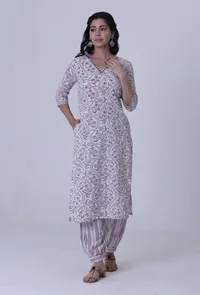 Set Of 3: White Cotton Kurta With Pant & Dupatta Set image 3