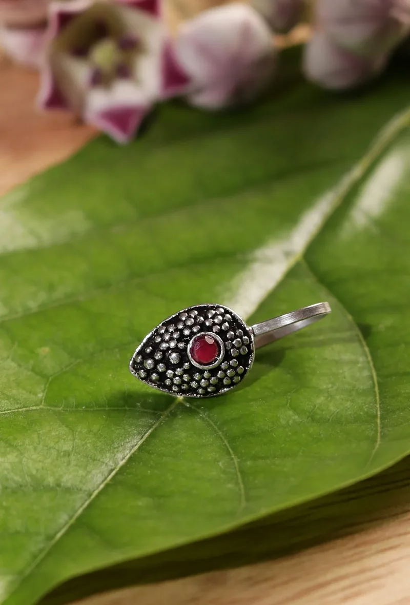 Ruby Tribal Essence Nosepin