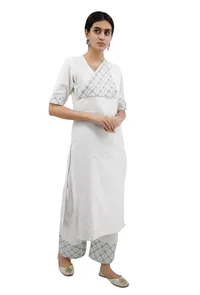 White Cotton Kurta With Green Kantha Embroidery image 3