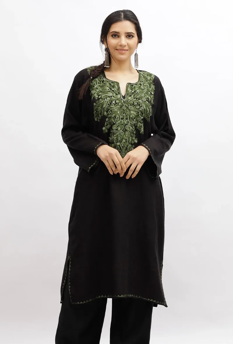 Onyx Black Aari Embroidery Wool Phiran