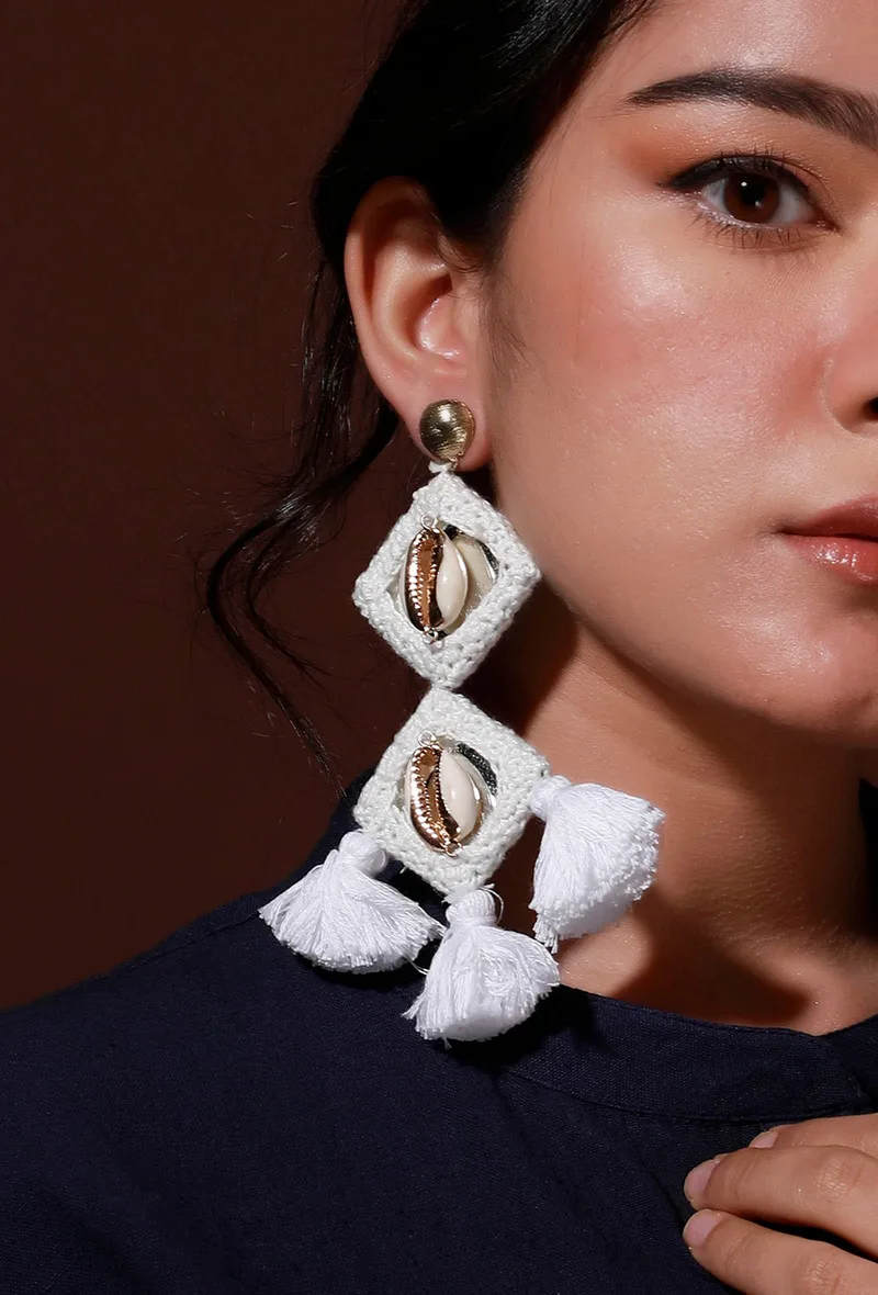 Adriana White Shell Tanglers