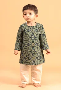 Set Of 3: Taksh Indigo Cotton Kurta, Off White Pyjama & Indigo Print Jacket image 3