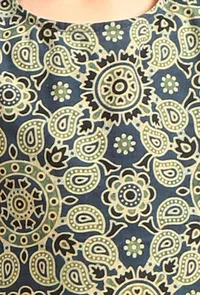 Set Of 3: Taksh Indigo Cotton Kurta, Off White Pyjama & Indigo Print Jacket image 5