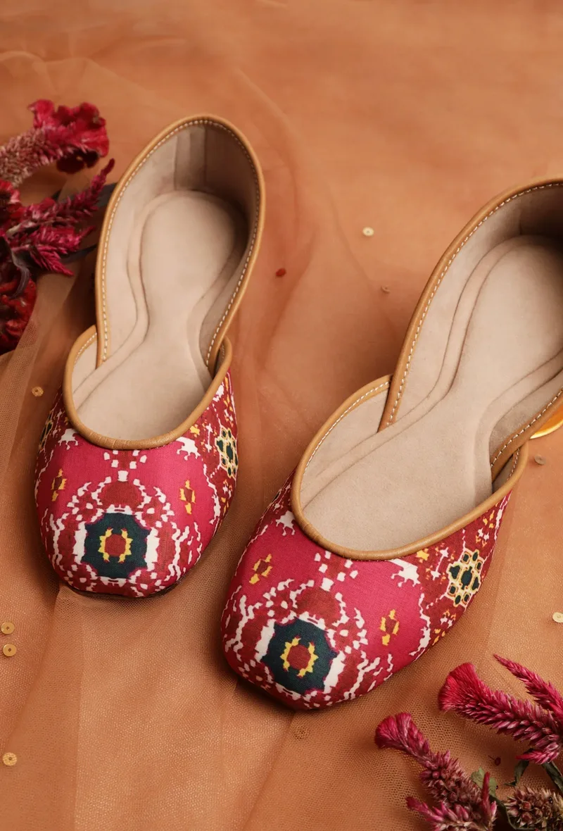 Pink & Coral Silk Patola Print Juttie