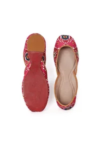 Pink & Coral Silk Patola Print Juttie image 3