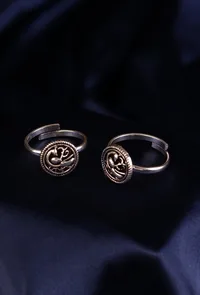 Mayur German Silver Adjustable Toe Ring image 1