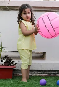 Set Of 2: Blossom Yellow  Cotton Top And Yellow Capri image 2