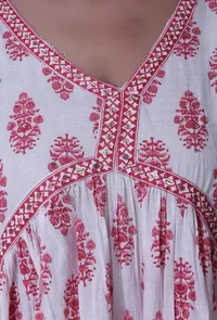 Set Of 3: White Cotton Kurta, Pant & Dupatta Set with Pink Motif image 5