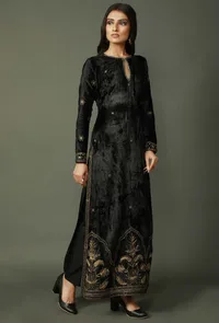 Black Zari Embroidered Chenille Kurta image 2