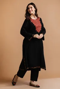Black Kashmiri Sozni Embroidery Phiran-Free Size image 2
