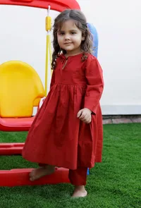 Set Of 2: Scarlet Red Cotton Kurta And Red Pant image 1
