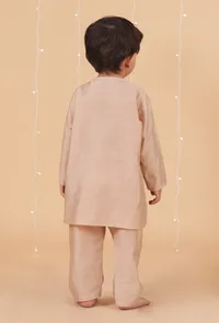 Set Of 3: Champagne Chanderi Kurta, Pajama & Peach Check Nehru Jacket image 4