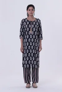 Set Of 2: Black Cotton Rayon Kurta With Pant image 3