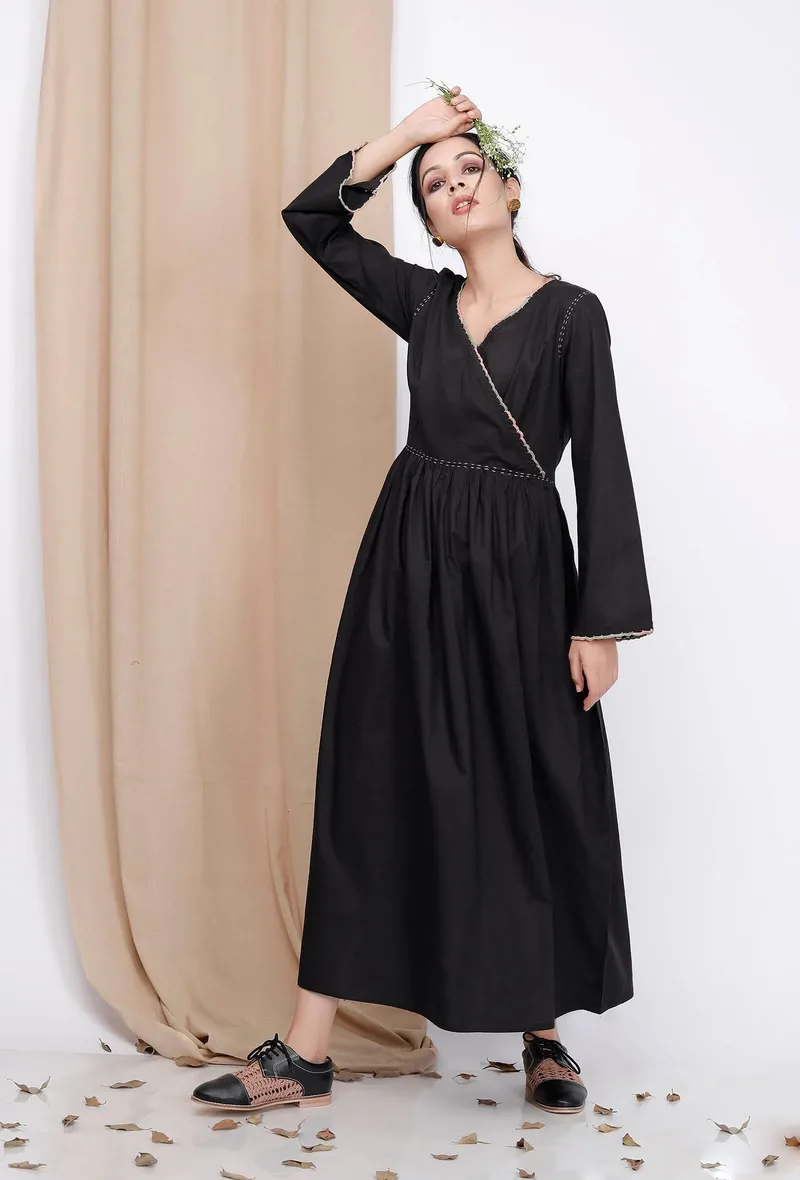 Black Overlapping V-Neck Gathered Cotton Kurta
