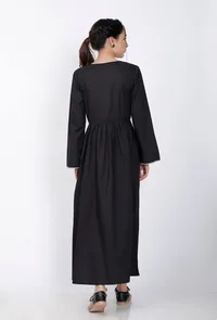 Black Overlapping V-Neck Gathered Cotton Kurta image 4
