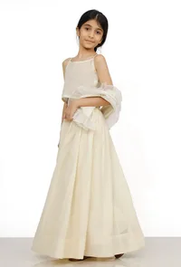 Set of 3: Classic White Cotton Blouse with Skirt and Dupatta image 2