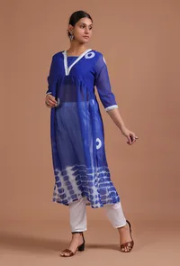 Set Of 2: Blue & White Cotton Plain Kurta & Pant Set image 2