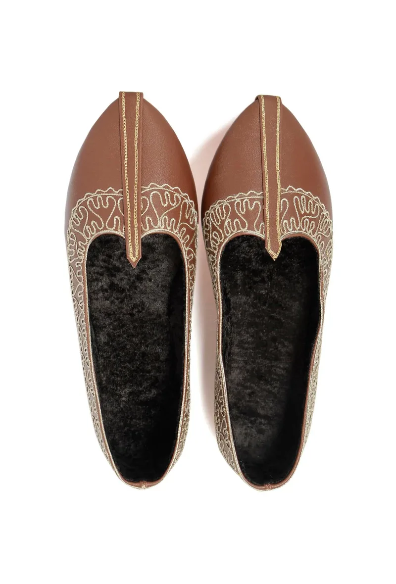 Brown Zari Aari Embroidered Juttis