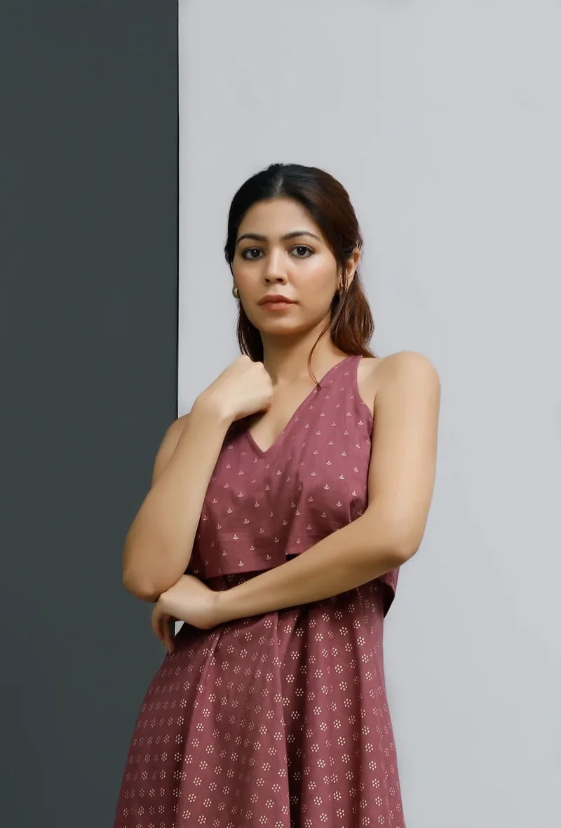 Set of 2: Plum Hand-Block Printed Sleeveless Kurta With Plum Hand-Block Stripe Printed pants