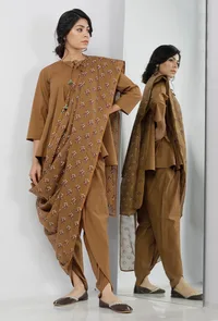 Set of 2: Kanak Beige Plain Dhoti and Small Floral Buti Hand-Block Printed Kota Sari Dupatta Drape image 1