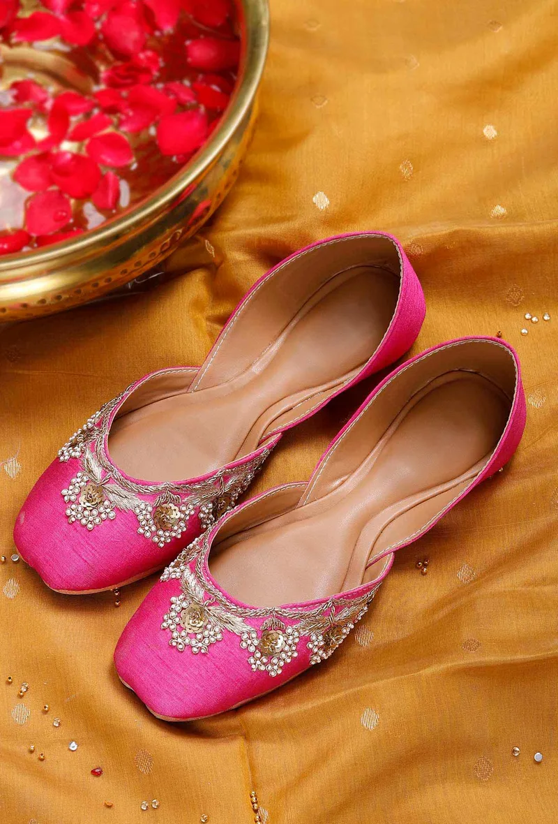 Magenta Embroidered Silk Juttis