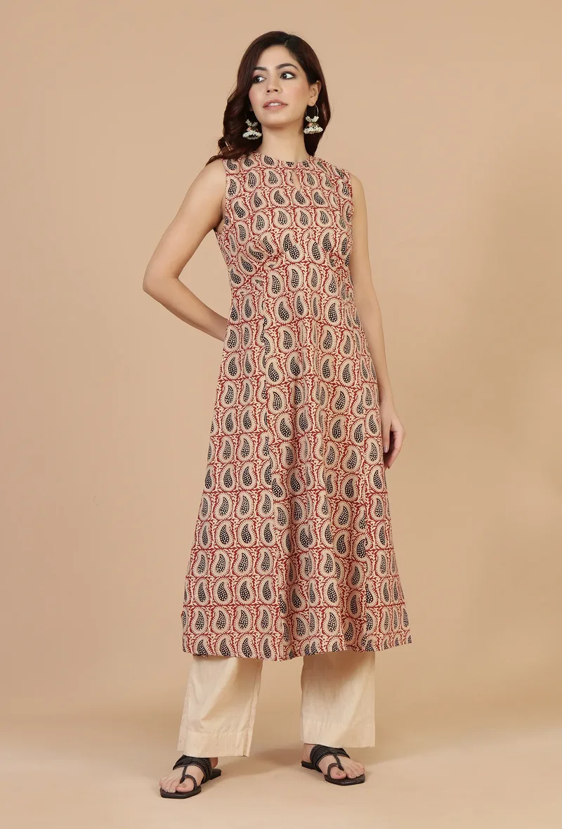 Set of 2: Baagh Hand Block Printed Sleeveless Kurta with Beige Straight Pants