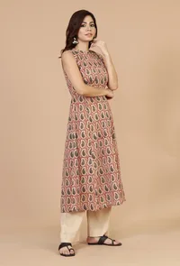 Set of 2: Baagh Hand Block Printed Sleeveless Kurta with Beige Straight Pants image 2