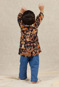 Set Of 2: Milan Black Kalamkari Printed Cotton Kurta & Blue Pyjama image 3