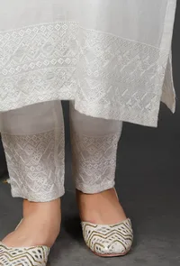 Embroidered White Cotton Chikankari Kurta image 5