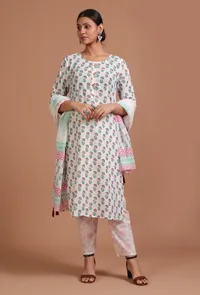 Set Of 2: White & Green Cotton Printed Kurta & Pant Set image 2