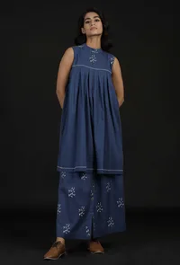 Set of 2 : Prussian Blue Cotton Kurta Top and Embroidered Pallazo image 2