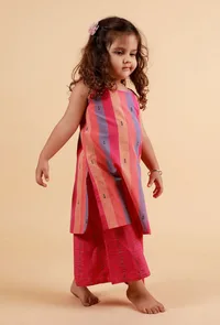Set of 2: Pink Multicolor Stripe Sleeveless Kurta And Woven Pallazo Pants image 3