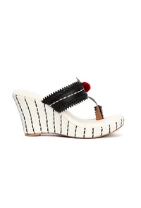 Lohini White & Black Fringed Kolhapuri One Toe Wedges image 5