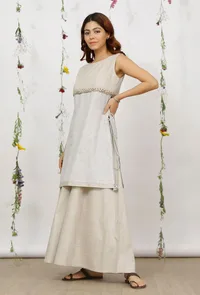 Set of 2: Beige Cotton Khaadi and Grey Straight Short Kurta with Khadi Cotton Flared Pants image 3