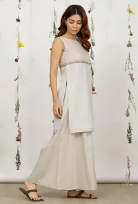 Set of 2: Beige Cotton Khaadi and Grey Straight Short Kurta with Khadi Cotton Flared Pants image 4