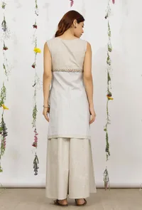 Set of 2: Beige Cotton Khaadi and Grey Straight Short Kurta with Khadi Cotton Flared Pants image 5