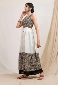 Set of 2: Off white Block printed kurta and plain black pallazos image 2