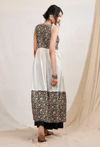 Set of 2: Off white Block printed kurta and plain black pallazos image 3