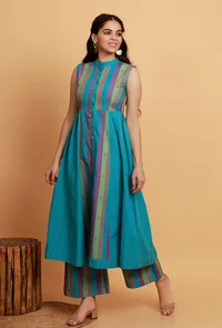 Set of 2:  Blue  Multicolor Flared Sleeveless Kurta with Multicolor Stripe Woven Straight Pants image 2