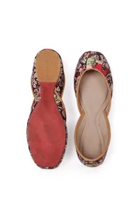 Black Kalamkari Silk Jutti image 3