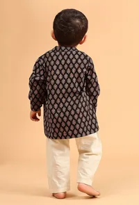 Set Of 2: Qalb Black Ajrakh Print Cotton Kurta & Off White Pyjama image 3