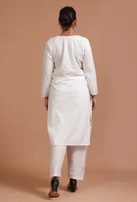 Set Of 2: White Cotton Embroidered Kurta & Pant Set image 3