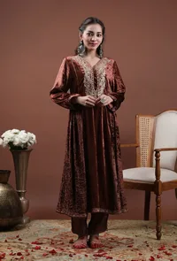 Set Of 2: Saima Rust Velvet Tilla Embroidered Phiran & Pants image 2